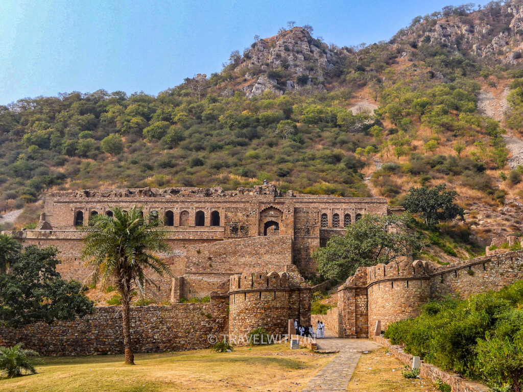 bhangarh-fort-most-haunted-india-travelwith