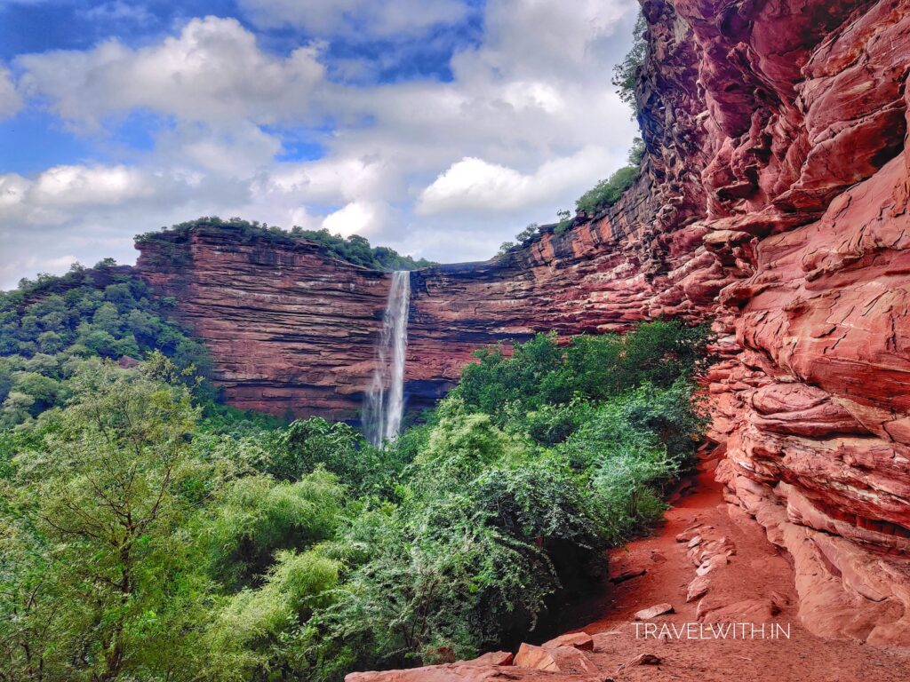 damoh-waterfall-rajasthan-monsoon-magic-travelwith