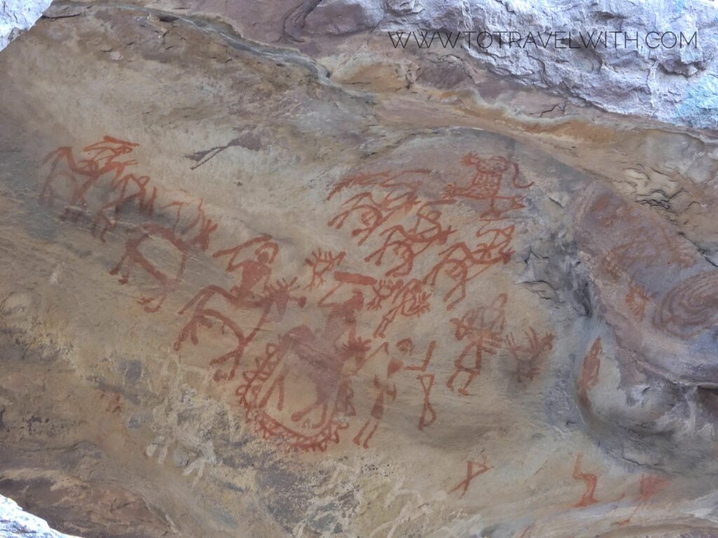 satpura-bhimbetka-prehistoric-cave-paintings-travelwith