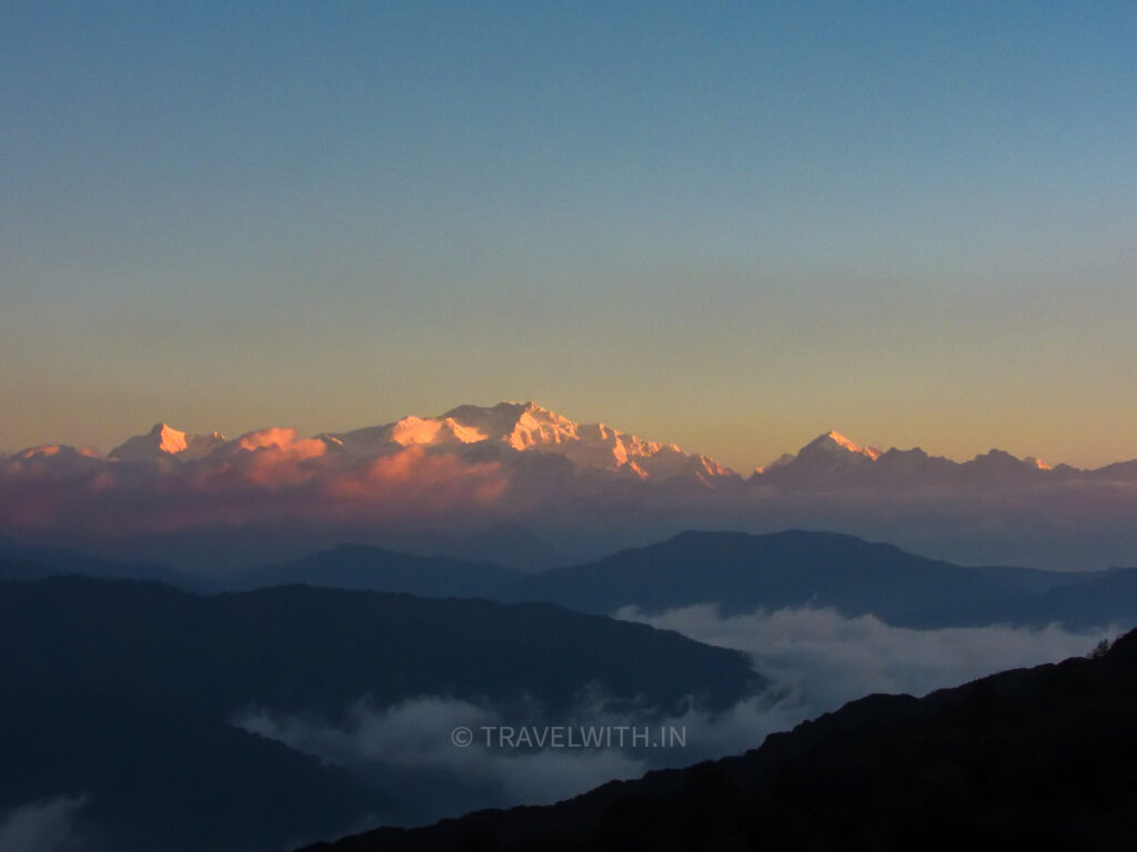 singalila-national-park-sleeping-buddha-kanchenjunga-mountain-sunrise-travelwith